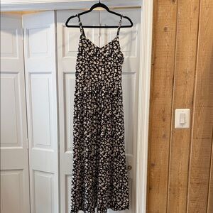 Chic Black and Cream Floral Maxi Dress